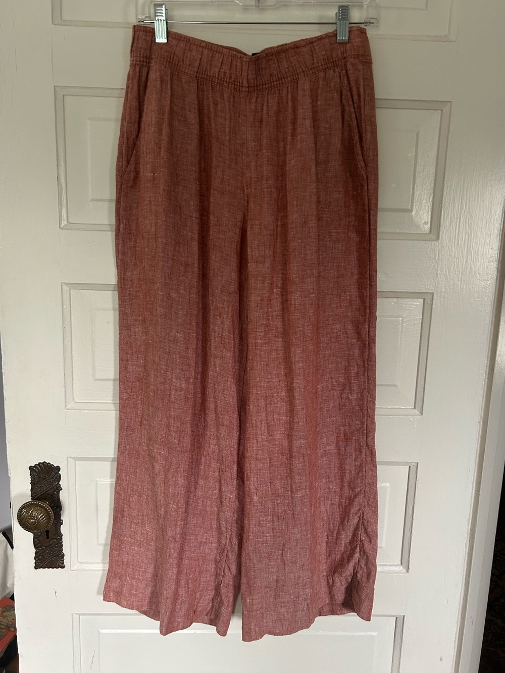 Tahari 100% Linen Capri Pants with Pockets in Dusty Rose. 25” Inseam Size Small